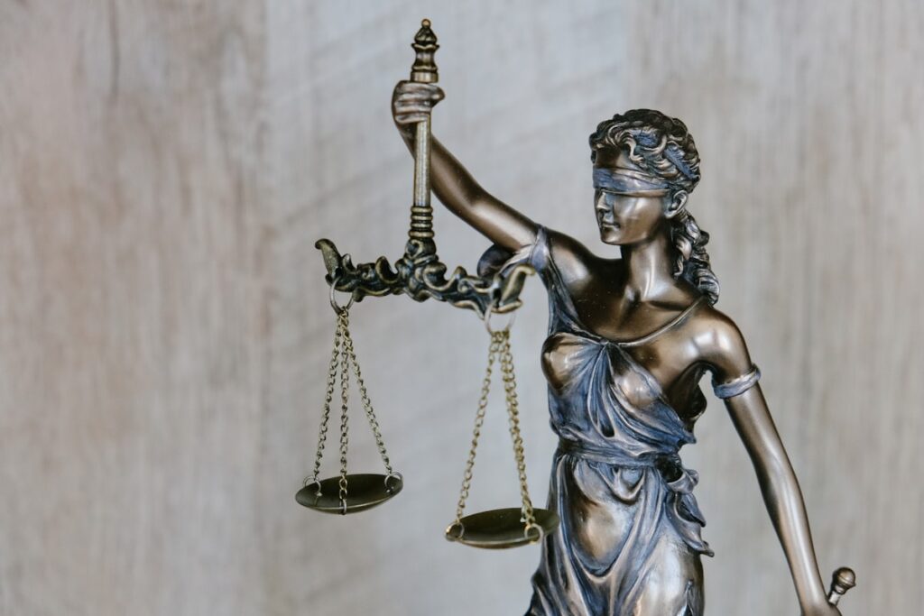 Balance de la justice — recours abusif et dommages-intérêts
