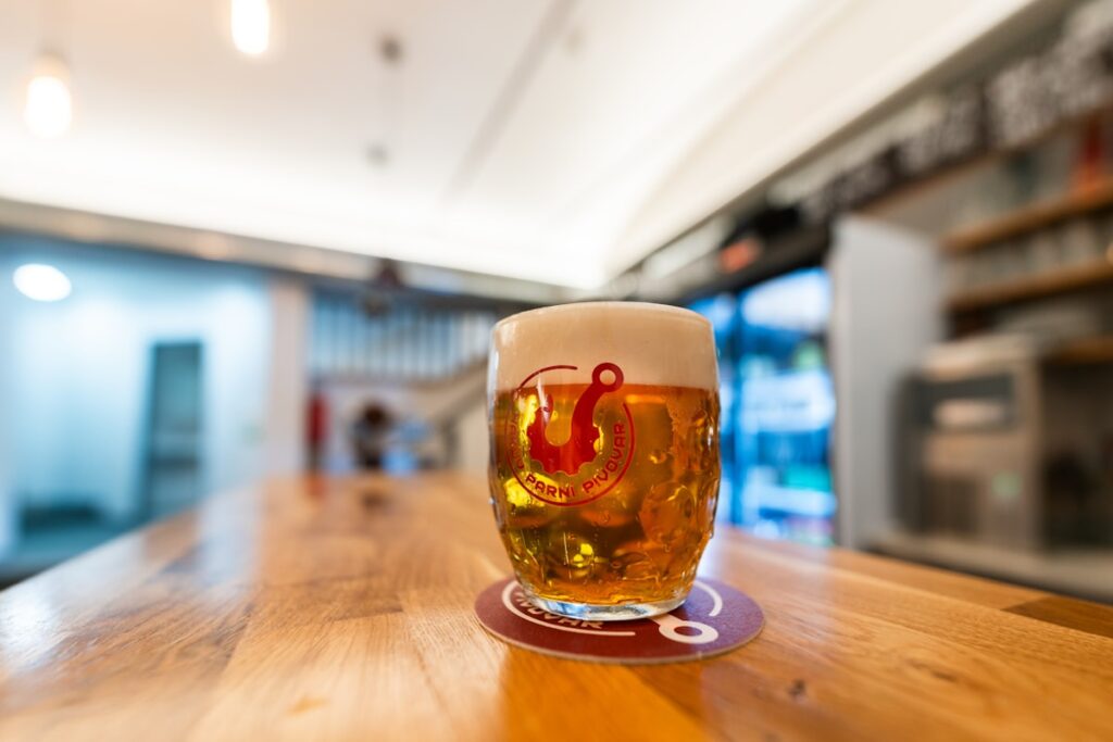 Comptoir de bar — licence de débit de boissons