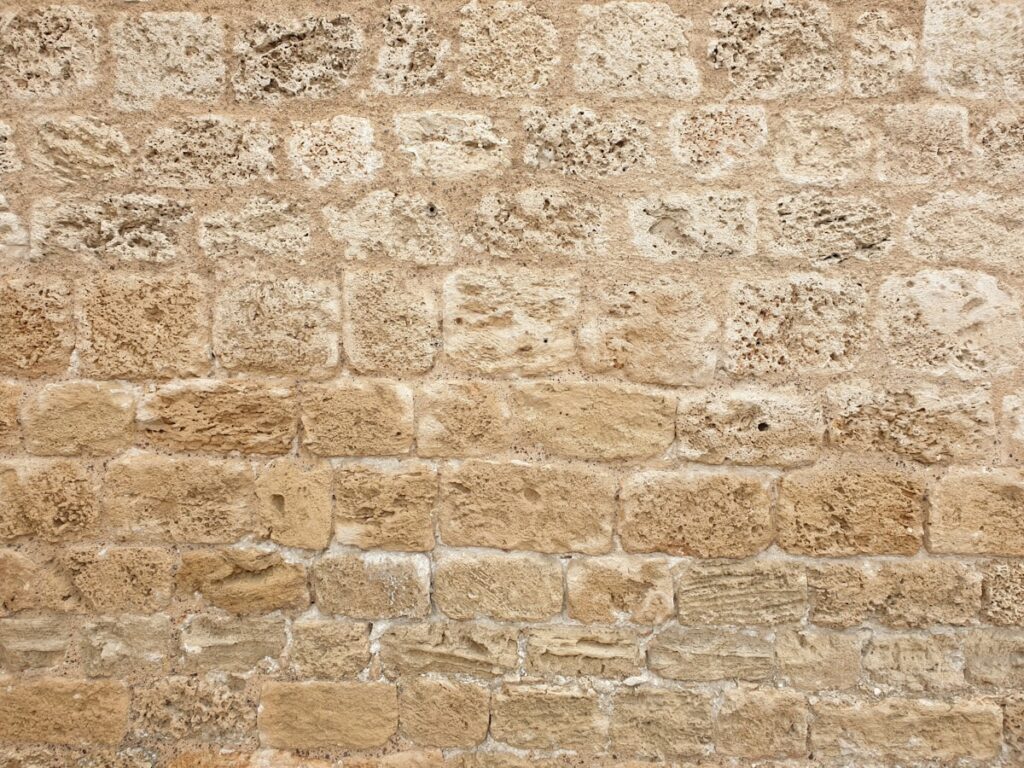 Mur en pierre — mur privé et ouvrage public